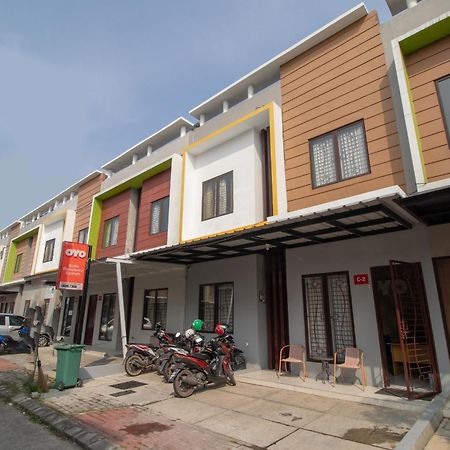 Oyo 3253 Sofia Residence Telukjambe 外观 照片
