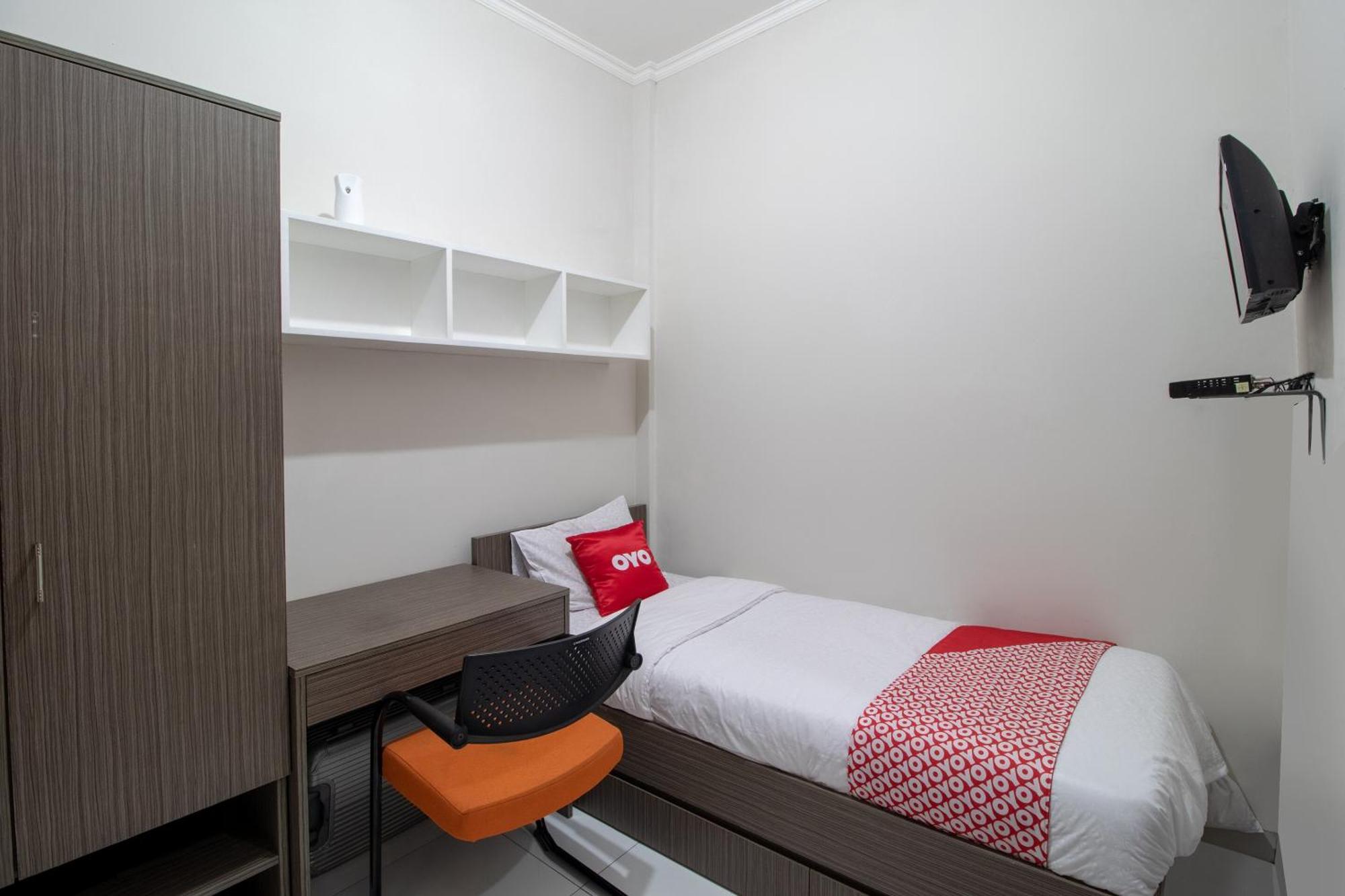 Oyo 3253 Sofia Residence Telukjambe 外观 照片