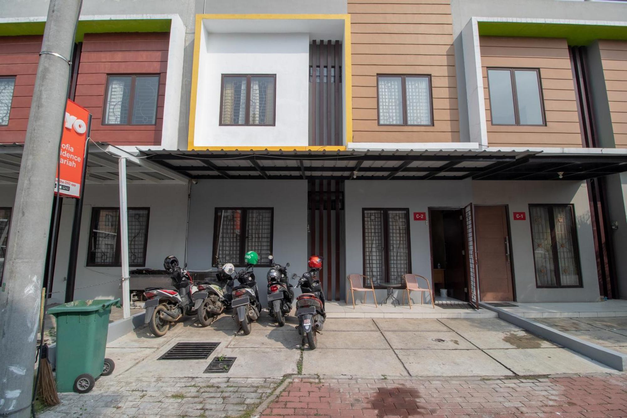 Oyo 3253 Sofia Residence Telukjambe 外观 照片