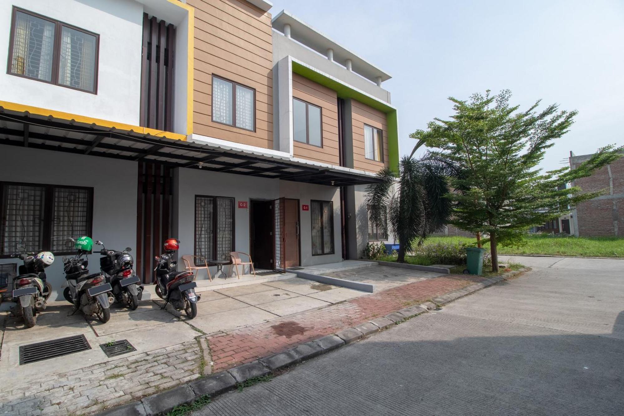 Oyo 3253 Sofia Residence Telukjambe 外观 照片